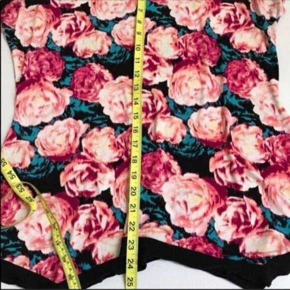 Suzie In The City Pink Large Rose Print Top - Picture 6 of 8